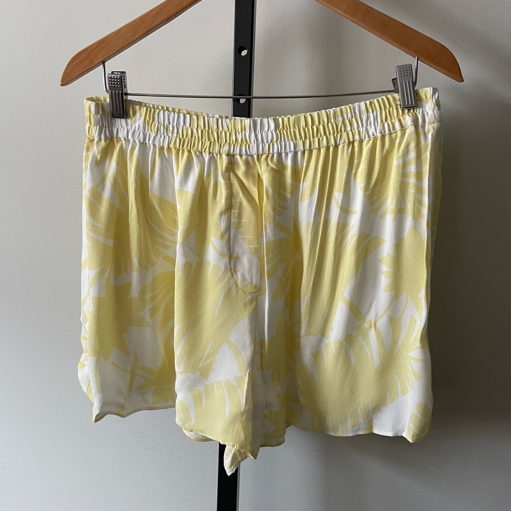 NEW Wilfred Free Tropical Floral Flowy Shorts Pull On 100% Viscose Size Large
